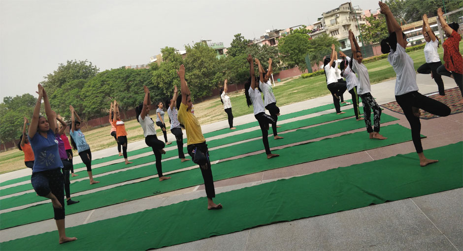 SMS, Meera Bagh - Yoga International Day : Click to Enlarge