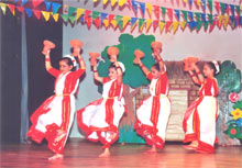 SMS Sr., Meera Bagh : Folk Dance : Class II (2012) - Click to Enlarge