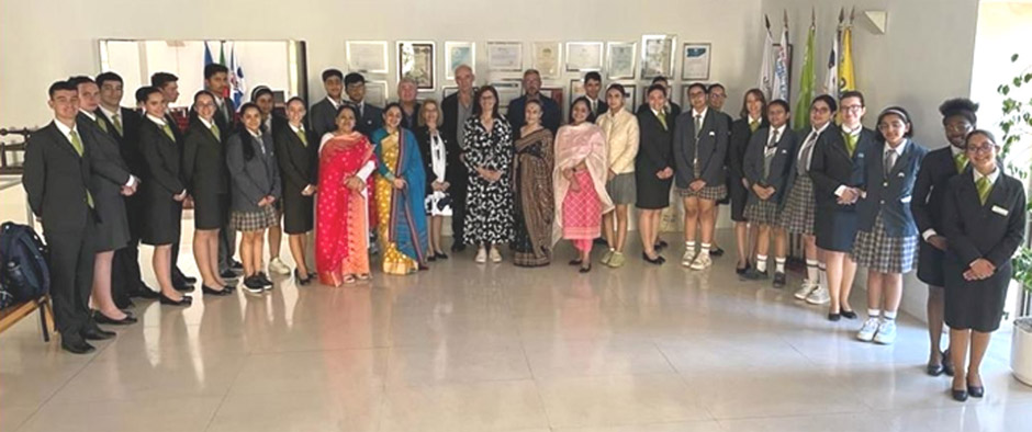 St. Mark's School, Meera Bagh - Our delegation, led by Principal Ms. Anjali Aggarwal visits Escola Secundria de Canecas, Lisbon : Click to Enlarge
