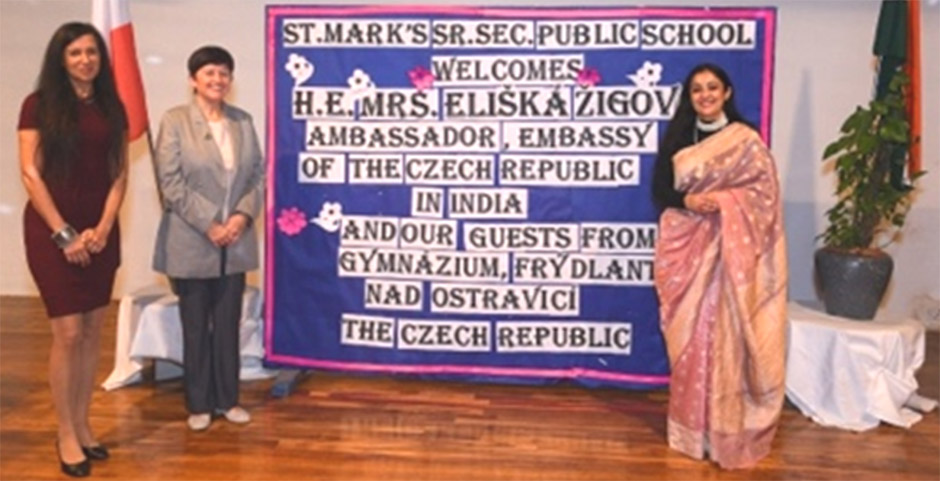 St. Mark's Sr. Sec. Public School School, Meera Bagh - Exchange of mementos with the H.E. Mrs. EliskaZigov, Ambassador, Czech Republic : Click to Enlarge