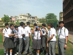 Observation of Transit of Venus in St. Mark's School, Meera Bagh : Click to Enlarge