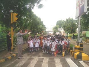 St. Mark's School, Meera Bagh - Educational Excursion to the Traffic Training Park and ISKCON Temple : Click to Enlarge