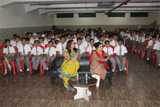 St. Mark's School, Meera Bagh - Interaction with an Author : Click to Enlarge