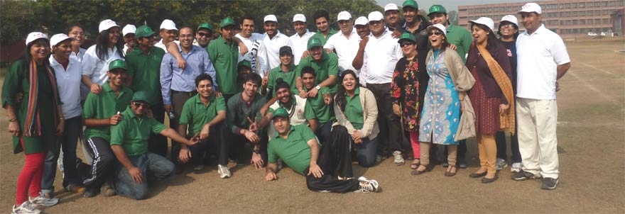 SMS, Meerabagh - Alumni - Cricket Match between St. Mark’s School teachers and members of Atoot Bandhan : Click to Enlarge
