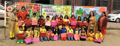 St. Mark's Meera Bagh celebrates Basant : Click to Enlarge
