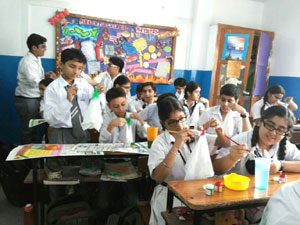 SMS Sr., Janakpuri - Tie & Dye Activity / Competition : Click to Enlarge