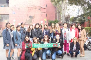 St. Mark's School, Janak Puri - A group of 10 students accompanied by teachers Ms. Justyna Grzegorzyce, Ms. Eliza Wojtarik, Ms. Barbera from the II High School, Cracow, Poland visited our School : Click to Enlarge