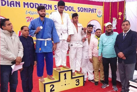 St. Marks Sr. Sec. Public School, Janakpuri - Dipanashi Tiwari of class VI and Devansh Joshi of Class X won silver and bronze medal in the National Judo Championship 2022-23 : Click to Enlarge
