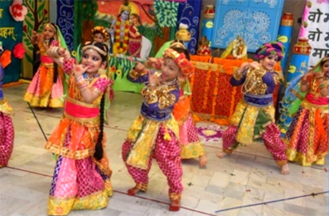 SMS, Meera Bagh - The tiny tots from the Pre-Primary Classes celebrated Krishna Janmashtami with puja and performances : Click to Enlarge