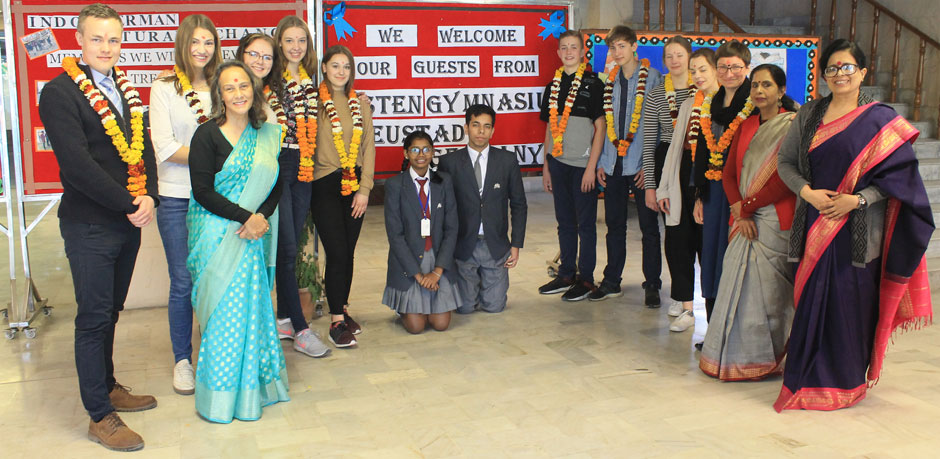 St. Mark's School, Meera Bagh - We host a delegation from Kusten Gymnasium, Neustadt, Germany : Click to Enlarge