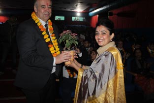 St. Mark's School, Meera Bagh - India-Portugal Student Exchange : Click to Enlarge