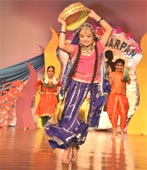 SMS Sr., Meera Bagh - Inter Class Dance Competition : Class IV and V : Click to Enlarge