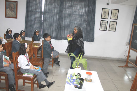 St. Mark's Meera Bagh - Interaction with an Author : Click to Enlarge