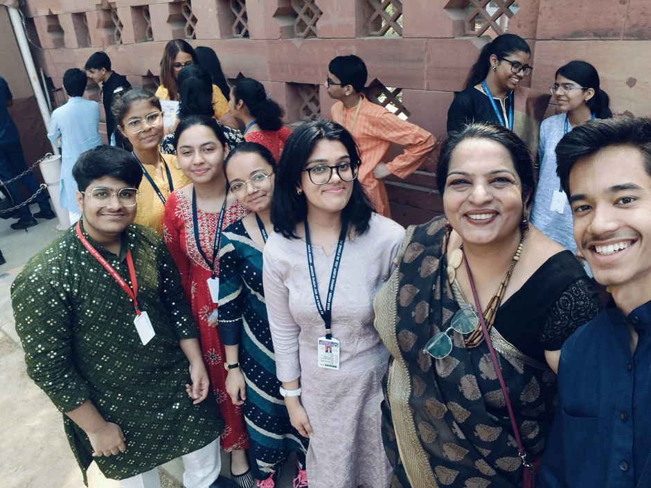 SMS Meera Bagh - Ms. S. Malik along with six students visited the Indian Parliament : Click to Enlarge