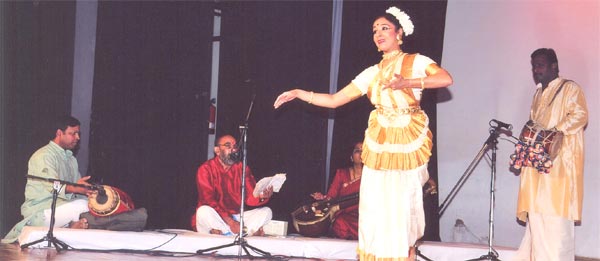 SMS, Meera Bagh - Mohiniyattam performance by Ms. Vijay Lakshmi : Click to Enlarge