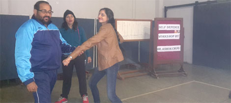 St. Mark's School, Meera Bagh - Self Defence Workshop : Click to Enlarge