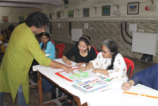 St. Mark's School, Meera Bagh - Art workshop by DOMS : Click to Enlarge