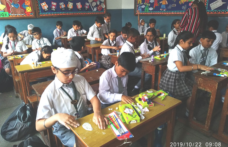 St. Mark's School, Meera Bagh - Pidilite Workshop for Class IV : Click to Enlarge