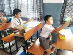 St. Mark's School, Meera Bagh - Solar Urja Lamp Workshop : Click to Enlarge