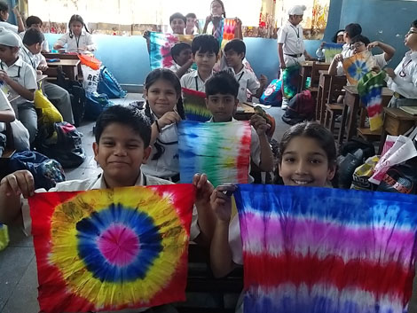 St. Mark's School, Meera Bagh - Tie and Dye Workshop for Class IV : Click to Enlarge