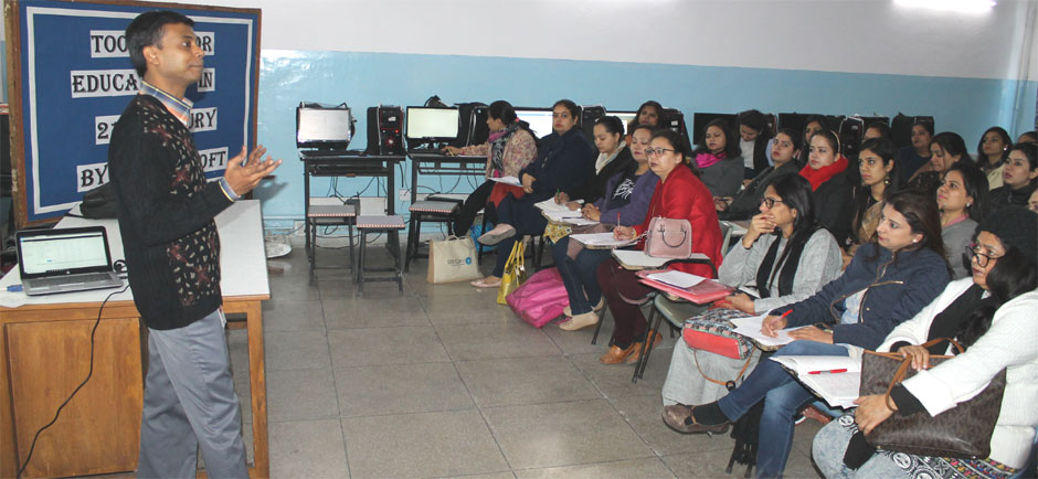 St. Mark's School, Meera Bagh - Workshop on Tools for Education in 21st Century : Click to Enlarge