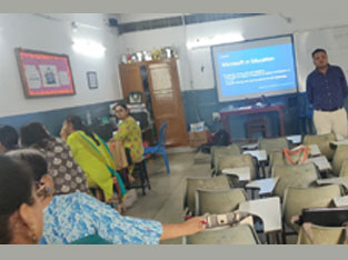 St. Mark's School, Meera Bagh - Microsoft Workshop : Click to Enlarge