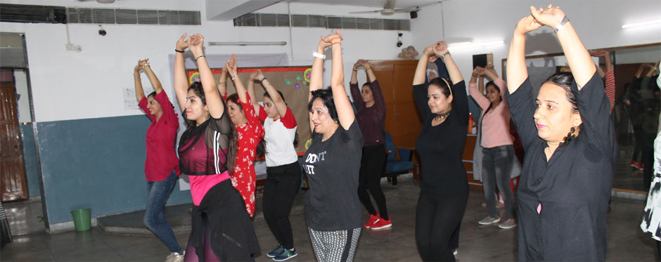 St. Mark's School, Meera Bagh - Zumba Class : Click to Enlarge