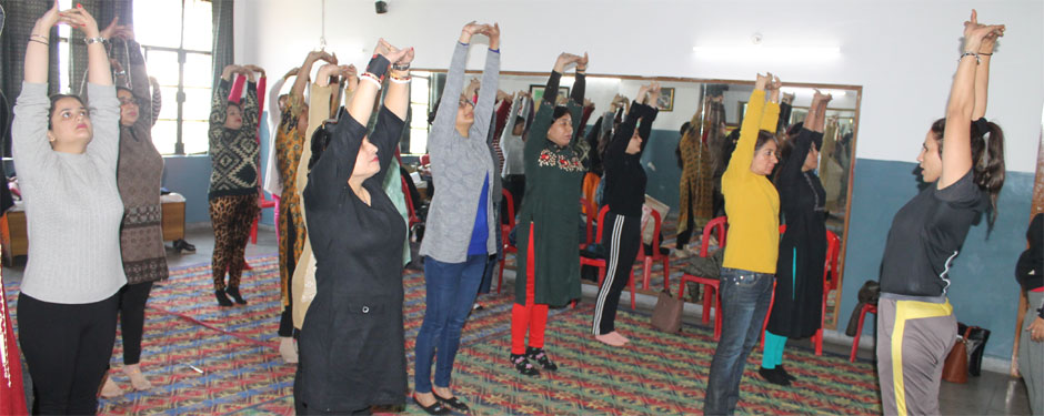 St. Mark's School, Meera Bagh - Workshop on Yoga : Click to Enlarge