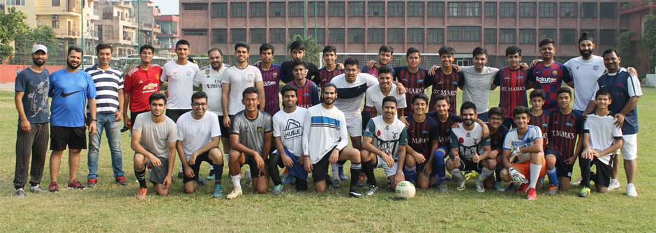 St. Mark's Meera Bagh - Friendly match with our ex students : Click to Enlarge
