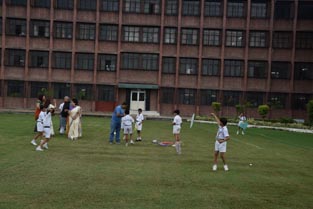 St. Mark's School, Meera Bagh - Kite Flying : Click to Enlarge
