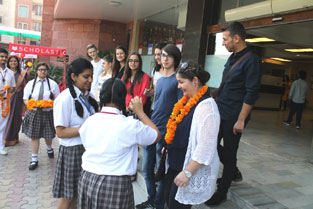 St. Mark's School, Meera Bagh - Welcome ceremony for delegation from Petru Maior High School, Gherla, Romania<b></b> : Click to Enlarge