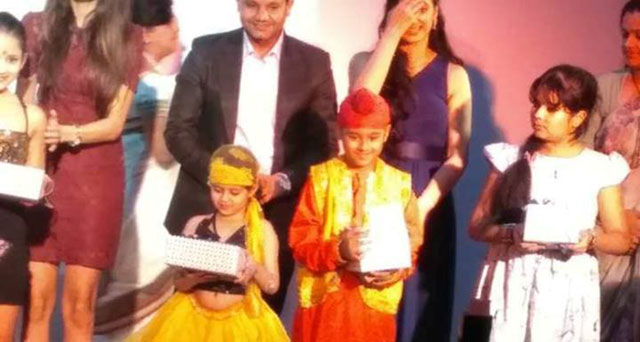 St. Mark's School, Meera Bagh - Mahir Girotra, VIII-E, wins the MASTER BRAVURA Delhi and NCR 2018 Award while Bisam Deep Singh, Class IV-E, wins the Best Entertainer Award in the same competition : Click to Enlarge