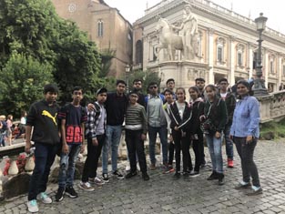 St. Mark's School, Meera Bagh - Experiencing the Italian Fall in Rome : Click to Enlarge
