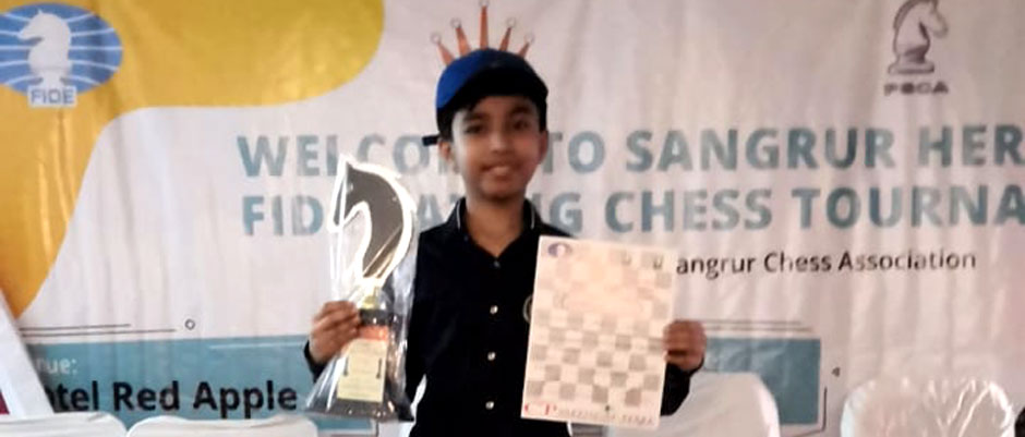 St. Mark's School, Meera Bagh - Aashman Gupta, VII-B, wins the first prize at Sangrur Open FIDE Rated Tournament : Click to Enlarge