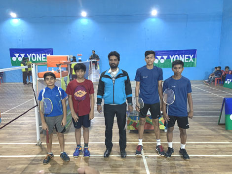 St. Mark's School, Meera Bagh - Our shuttlers march into the quarter finals of the CBSE School Nationals in Varanasi : Click to Enlarge