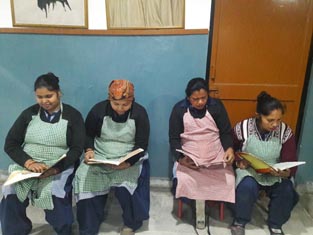 St. Mark's School, Meera Bagh - Enthusiastic participation in One Nation Reading Together : Click to Enlarge