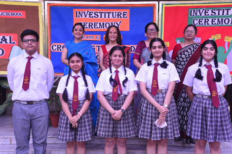 St. Mark's School, Meera Bagh - The newly elected members of the Student Council take the oath : Click to Enlarge