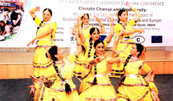 Students of SMS Janakpuri, performing at the AEC-Meet : Click to Enlarge