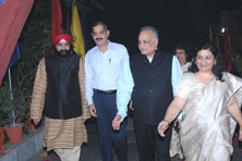 SMS, Janakpuri - Magical Journey - Primary - Chief Guest Mr. Prakash Chander Mann - Assistant Commissioner of Police, Vikaspuri being escorted. : Click to Enlarge