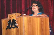 SMS, Janakpuri - Vote of thanks being given by Ms. Alka Kher, Vice Principal : Click to Enlarge