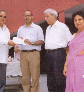 Mr. Manjeet Singh accepting the cheque form the chairman.