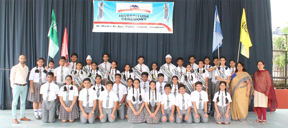 SMS Janakpuri - Investiture Ceremony for Seniors : Click to Enlarge
