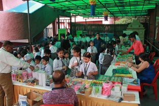 St. Mark's School, Janak Puri - Diwali Mela : NGOs MUSKAAN and PRERNA NIKETAN exhibits a variety of gift items : Click to Enlarge