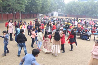 St. Mark's School, Janak Puri - Christmas Party : Click to Enlarge