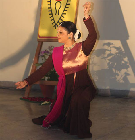 St. Mark's School, Janak Puri - Under the ageis of SPIC MACAY, a Kathak Dance Recital by Ms. Gauri Diwakar : Click to Enlarge