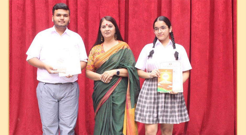 St. Marks Sr. Sec. Public School, Janakpuri - Jaskeerat Kaur and Sehaj Garg of Class XI-D bagged First position in an Inter School Hindi Debate Competition : Click to Enlarge