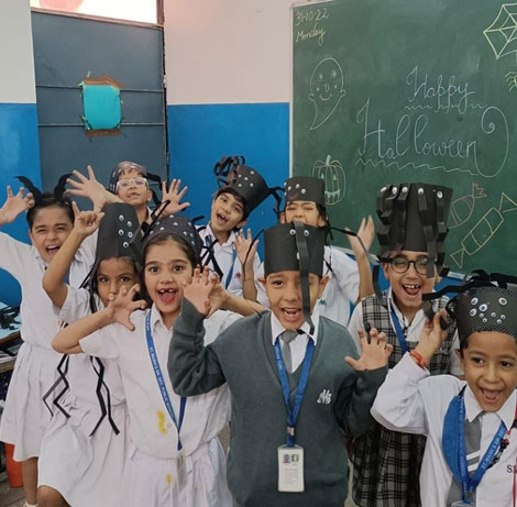 St. Marks Sr. Sec. Public School, Janakpuri - Students of pre-primary and primary wing celebrated Halloween with great pomp and show : Click to Enlarge
