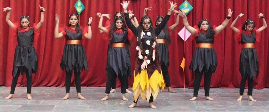 St. Mark's School, Janakpuri - A Cultural Programme with a mesmerizing theme Mujhme Ram presented by the middle school students : Click to Enlarge