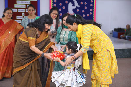 St. Mark's World School, Meera Bagh - Mothers Day Celebration : Click to Enlarge