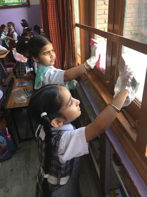 SMS Girls School, Meera Bagh - Poster Making and Cleanliness Drive under Swachh Bharat Abhiyan : Click to Enlarge